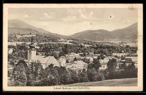 AK Roznov pod Radhostem, Panorama mit Kirche