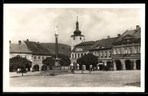 AK Ústí nad Orlicí, Strassenpartie mit Denkmal