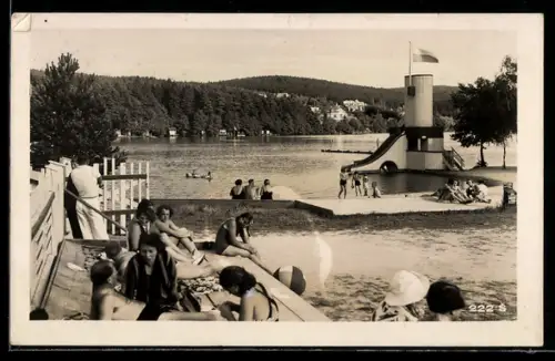 AK Babylon, Na plázi Babylonského koupaliste