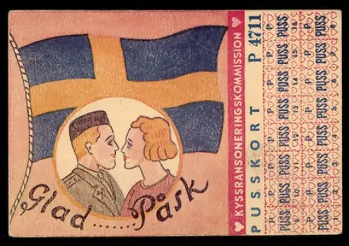 Mini-AK Hübsche Frau kurz vor dem Kuss mit einem Soldaten vor einer schwedischen Flagge