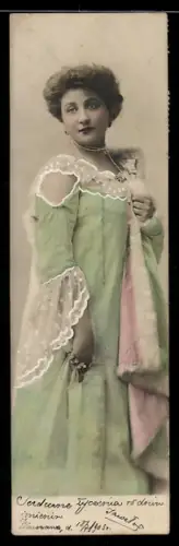 Mini-AK Elegante Dame mit Perlenkette