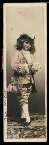 Mini-AK Kind in eleganter Verkleidung mit Teetasse