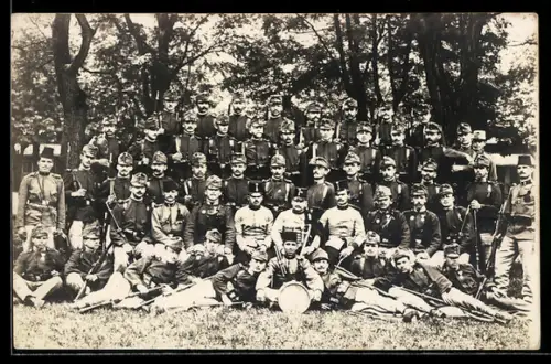 Foto-AK Gruppenaufnahme österreichische Offiziere und Mannschaften