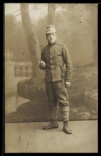 Foto-AK Österreichischer Soldat in Uniform mit Bajonett