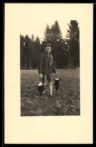 Foto-AK Jäger mit erlegtem Wild