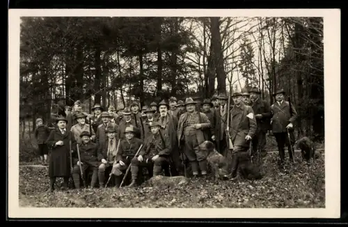 Foto-AK Waldwimmersbach, Waldtreibjagd 1932, Jäger mit Hunden