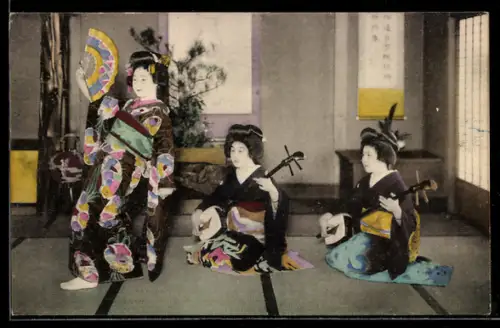 AK Japanerinnen im Kimono mit Instrumenten