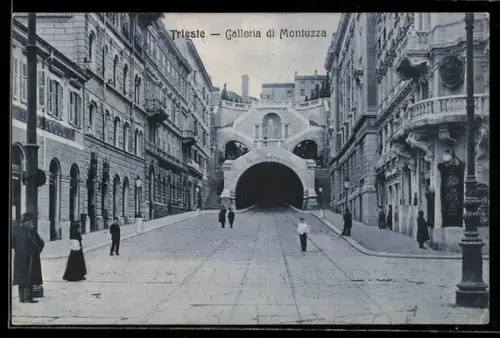 AK Trieste, Galleria di Montuzza mit Passanten