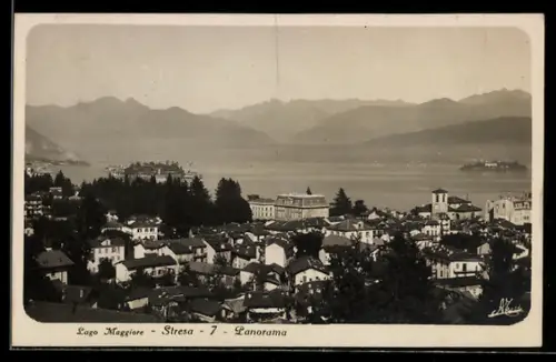 AK Stresa, Teilansicht vom Ort mit Blick auf die Borromäischen Inseln