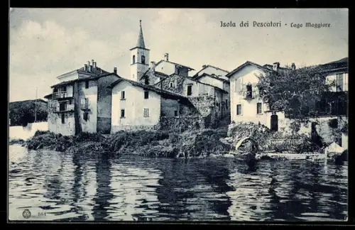 AK Isola dei Pescatori, Lago Maggiore, Häuser und Kirche am Seeufer
