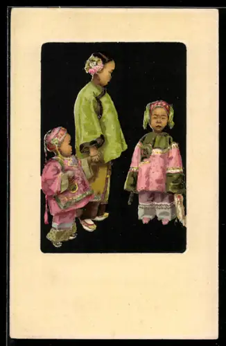 AK China, drei kleine chinesische Mädchen in prächtigen Gewändern