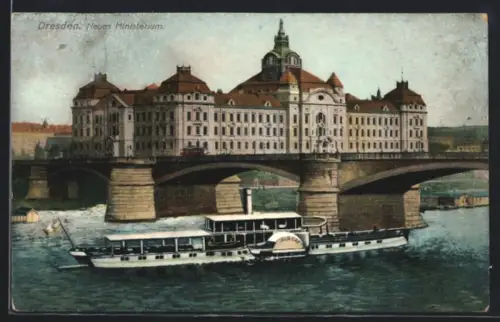AK Dresden-Neustadt, Neues Ministerium und Dampfer MS Albert auf der Elbe