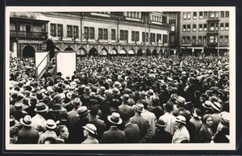 AK Leipzig, Redner vor Menschenmenge