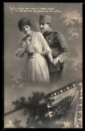 AK Österreichischer Soldat und Frau mit Fahne