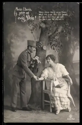 AK Österreichischer Soldat gibt Frau die Hand