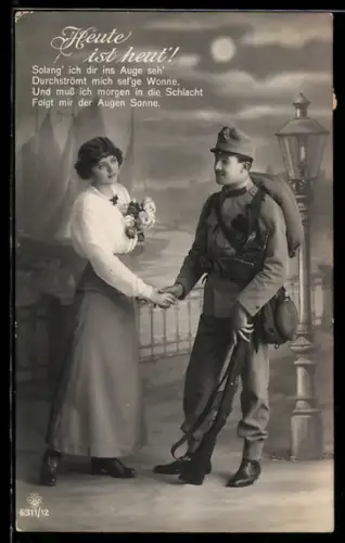 AK Österreichischer Soldat mit Frau bei Mondschein