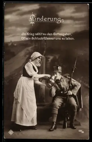 AK Frau gibt österreichischem Soldaten zu trinken