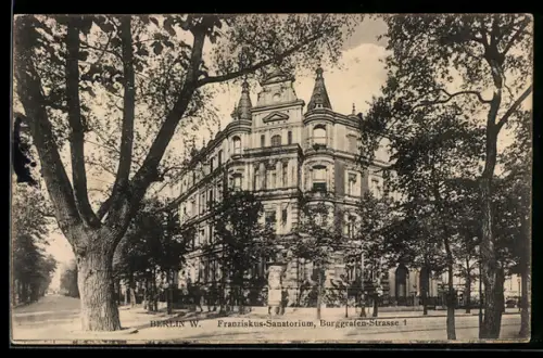 AK Berlin, Partie in der Burggrafen-Strasse 1 mit Franziskus-Sanatorium