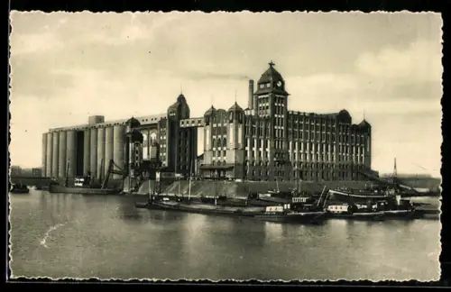 AK Düsseldorf, Weizenmühle Georg Plange aus der Vogelschau, Frachtschiffe