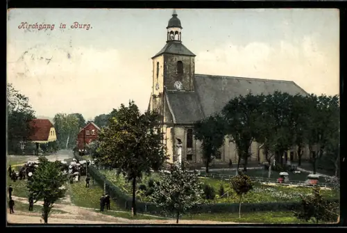 AK Burg /Spreewald, Kirchgang, Kirche, Dorfansicht