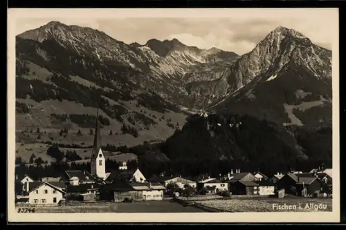 AK Fischen i. Allgäu, Ortsansicht mit Kirche und Alpenpanorama