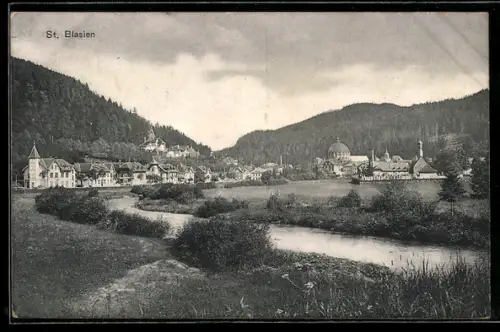 AK St. Blasien, Ortsansicht mit Dom und Schwarzwaldlandschaft
