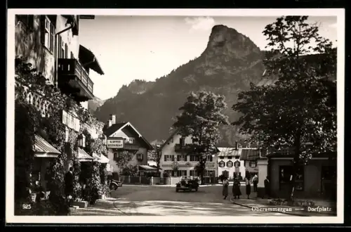 AK Oberammergau, Dorfplatz, Gasthaus Kupfer, Bergpanorama