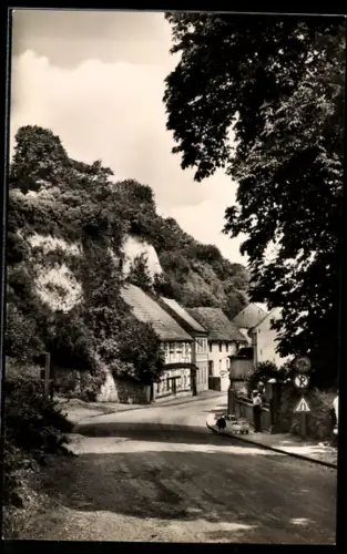 AK Oderberg, Eberswalder Chaussee, Strassenansicht mit Felsen und Wohnhäusern