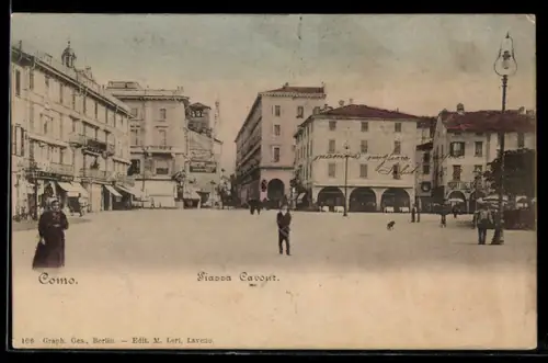 AK Como, Piazza Cavour con passanti e architettura storica