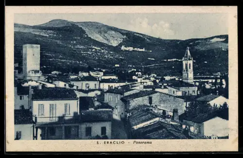 AK Sant`Eraclio, Panorama con colline sullo sfondo e tetti delle case in primo piano