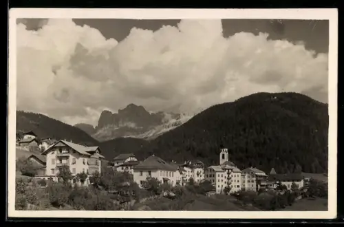 AK Nova Levante, Vista panoramica con montagne sullo sfondo