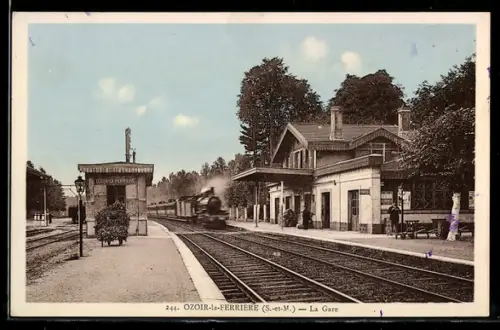 AK Ozoir-la-Ferrière /S.-et-M., La Gare