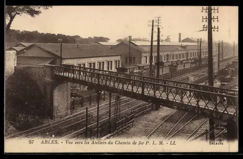 AK Arles, Vue vers les Ateliers du Chemin de fer