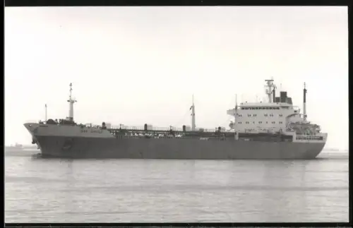 Fotografie Sowjetisches Tankschiff Jacques Duclous in Seitenansicht