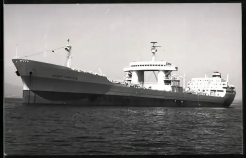 Fotografie Sowjetisches Tankschiff Fedor Poletaev von 1964 vor Anker liegend