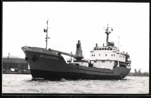 Fotografie Sowjetisches Frachtschiff Belomorye bei Einfahrt in den Hafen