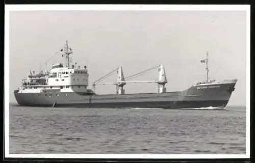 Fotografie Sowjetisches Frachtschiff Yevgeny Nikonov in Seitenansicht