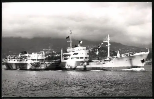Fotografie Sowjetisches Tankschiff Evensk nach Verlassen des Hafens