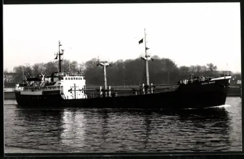 Fotografie Sowjetisches Frachtschiff Eduard Wilde nach Verlassen des Hafens