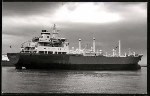 Fotografie Sowjetisches Tankschiff Dsintari aus Ventspils mit Wulstbug in Ballast