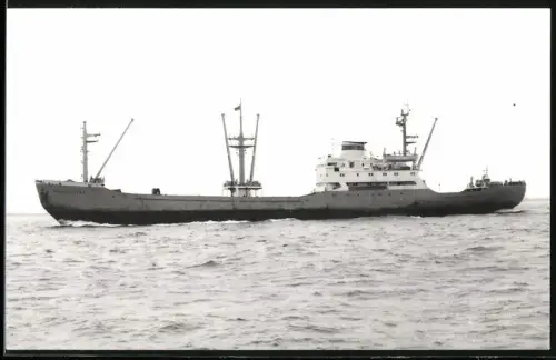 Fotografie Sowjetisches Frachtschiff Issakogorka in Seitenansicht