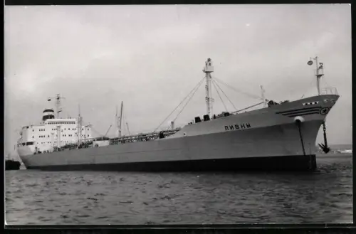 Fotografie Sowjetisches Tankschiff Livny vor Anker liegend