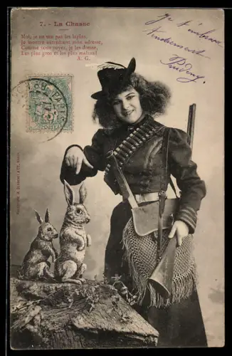 AK Jägerin mit Gewehr und Hasenfiguren