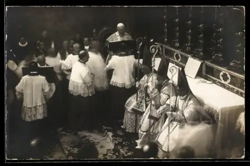 Foto-AK Geistliche in der Kirche