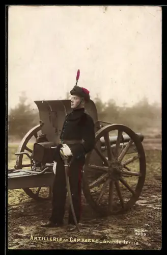 AK Schweizer Soldat in Uniform und mit Säbel neben einem Artilleriegeschütz