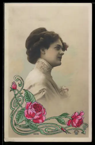 AK Junge Dame mit Spitzenkragen und Perlenkette, Rosen, Jugendstil