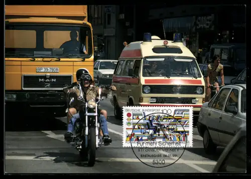 Maximum-AK Aufruf für mehr Sicherheit im Strassenverkehr, Motorradfahrer vor einem Krankenwagen