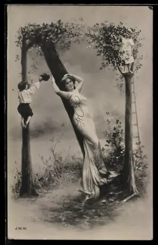 AK Junge Frau mit ihren Kindern am Buchstaben N