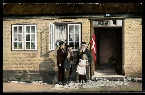 AK Graasten, Älterer Mann mit Kindern vor dem Haus