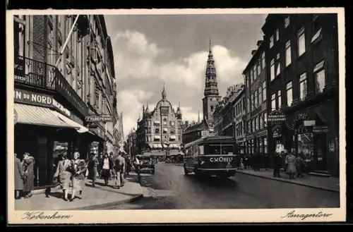AK Kobenhavn, Amagertorv, Strassenpartie mit Blick auf Kirche